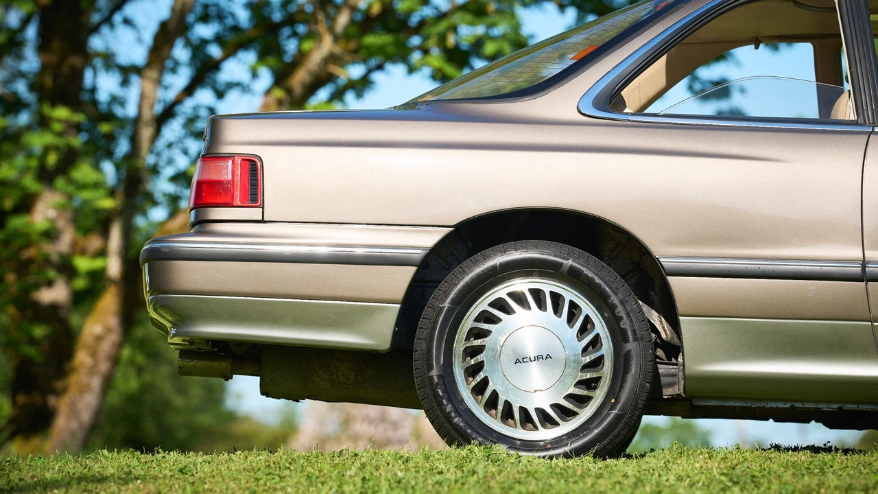 1990 Acura - Image 21 of 31