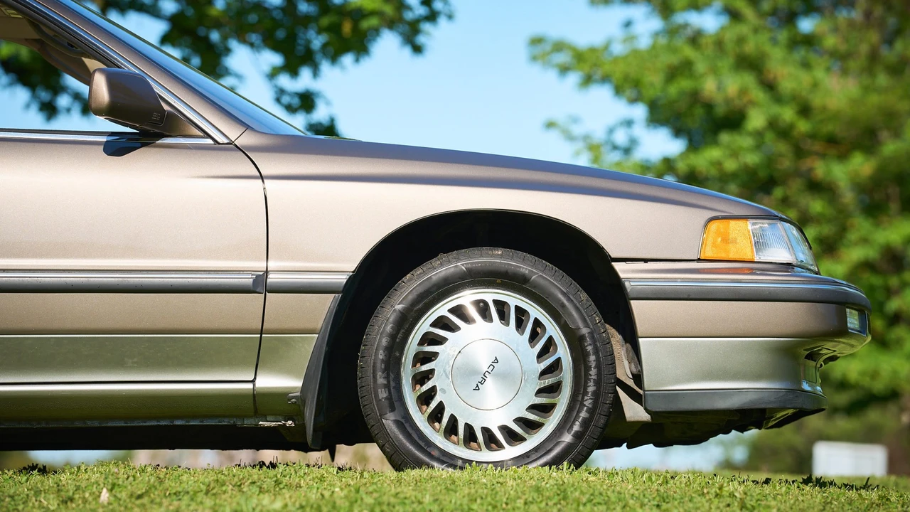 1990 Acura - Image 22 of 31