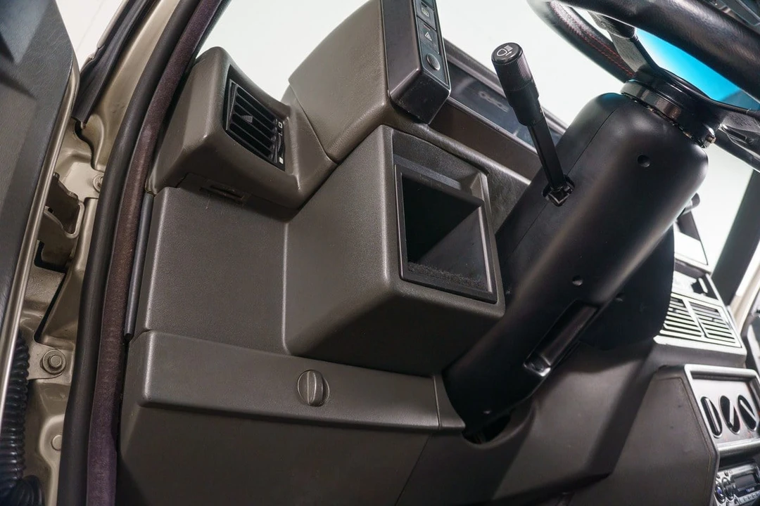 1990 Alfa Romeo 75/Milano - Image 22 of 30