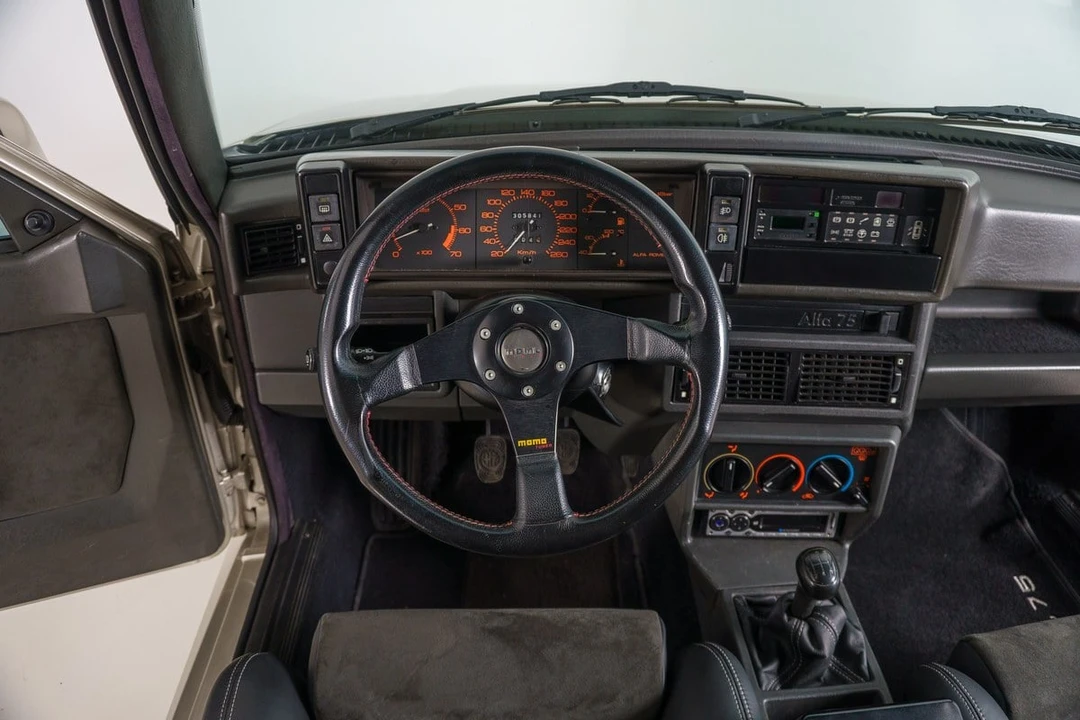 1990 Alfa Romeo 75/Milano - Image 23 of 30