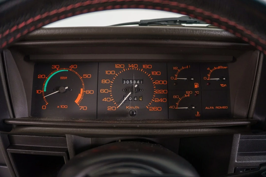 1990 Alfa Romeo 75/Milano - Image 24 of 30