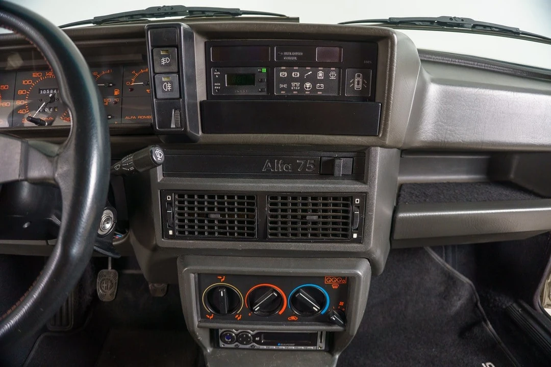 1990 Alfa Romeo 75/Milano - Image 30 of 30