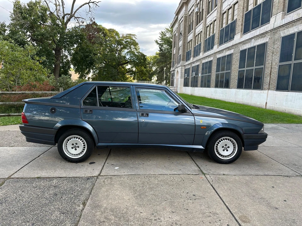 1990 Alfa Romeo 75/Milano - Image 17 of 31