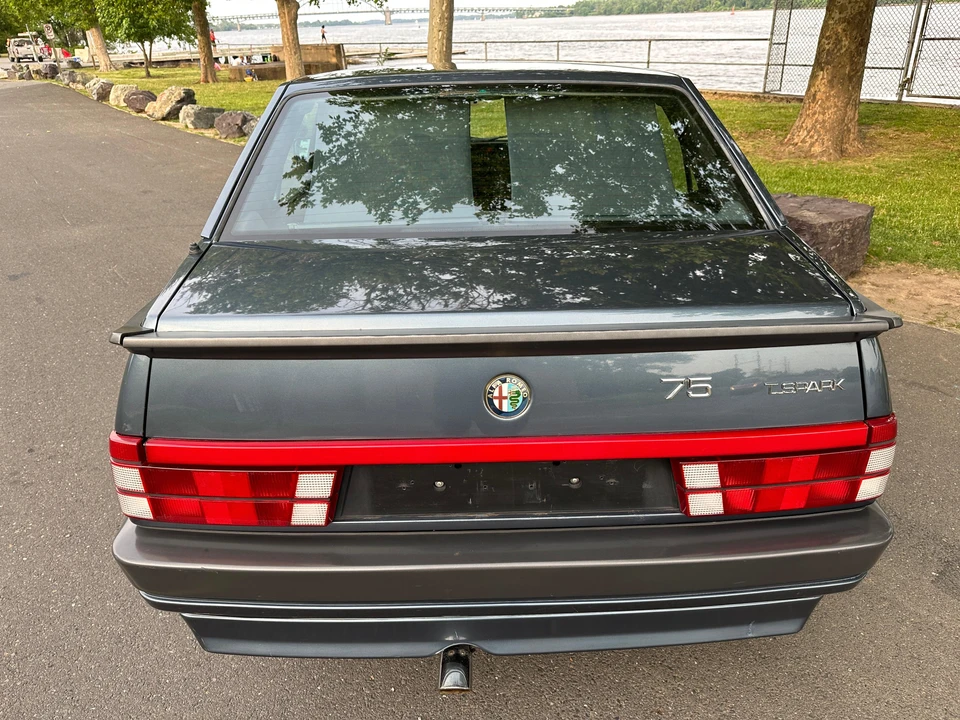 1990 Alfa Romeo 75/Milano - Image 11 of 31