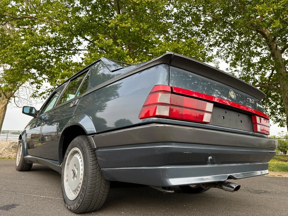 1990 Alfa Romeo 75/Milano - Image 10 of 31