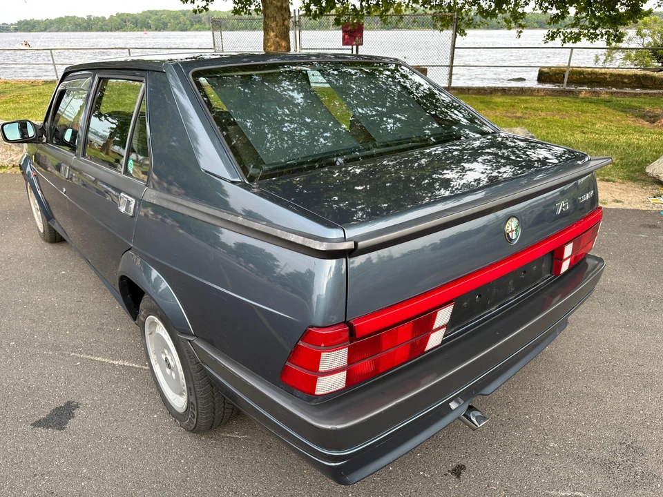 1990 Alfa Romeo 75/Milano - Image 9 of 31