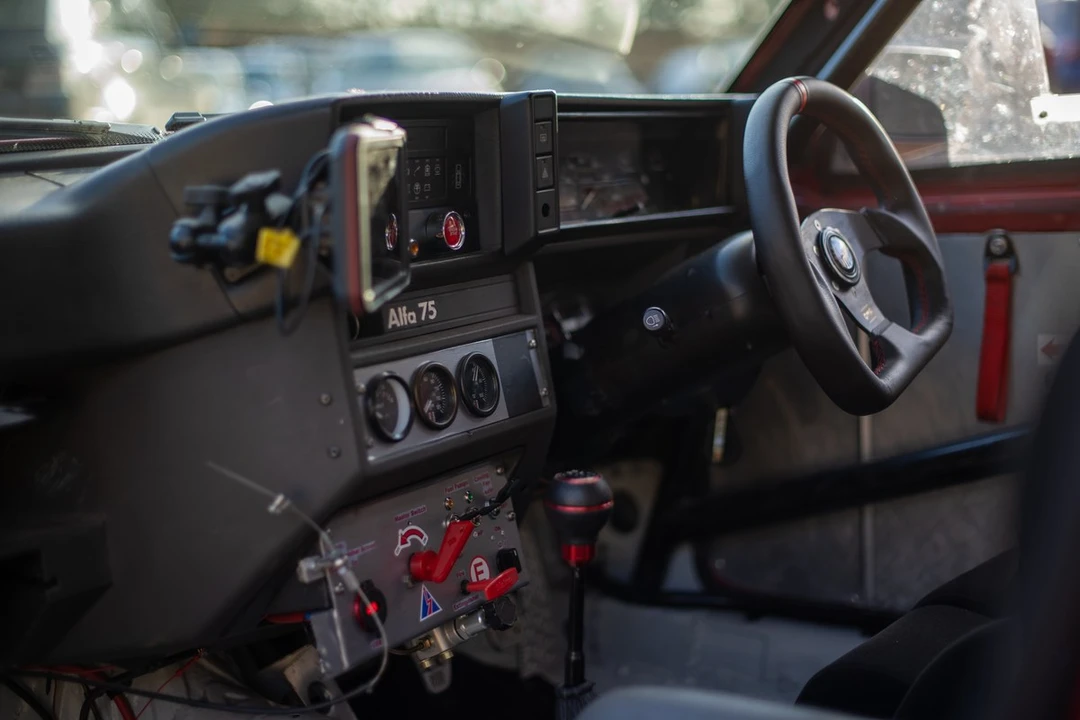 1990 Alfa Romeo 75/Milano - Image 18 of 30