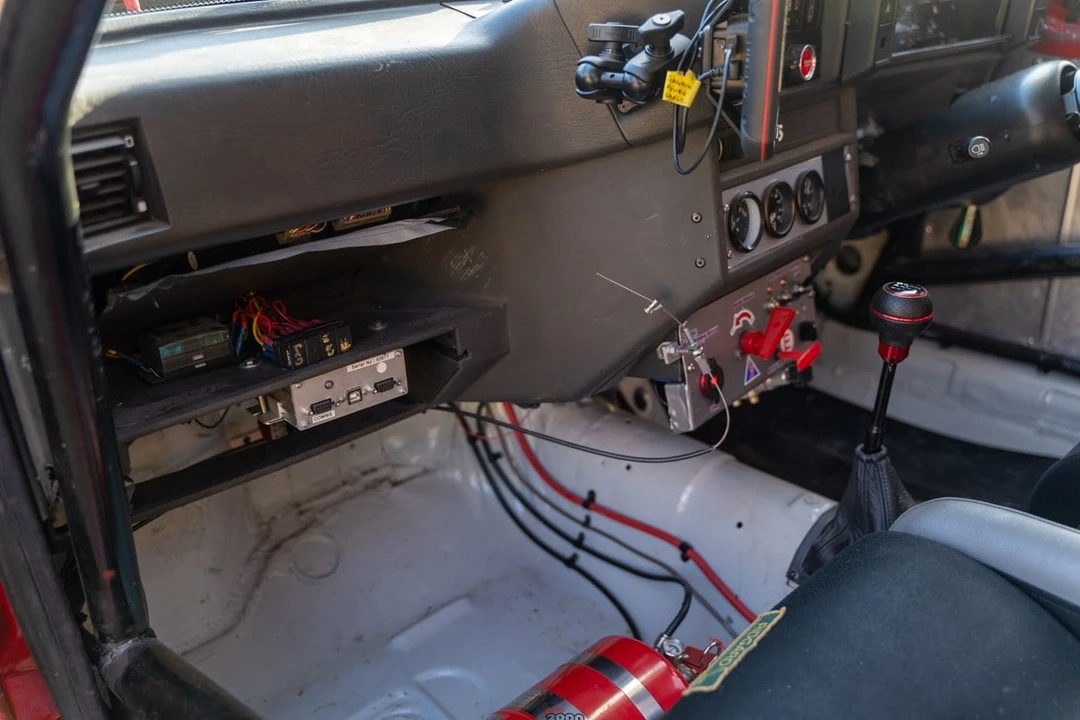 1990 Alfa Romeo 75/Milano - Image 28 of 30