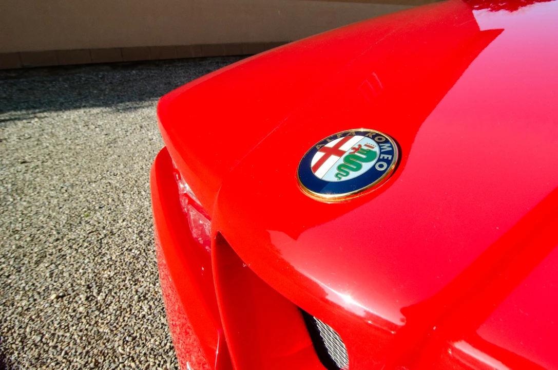 1996 Alfa Romeo SZ - Image 15 of 31