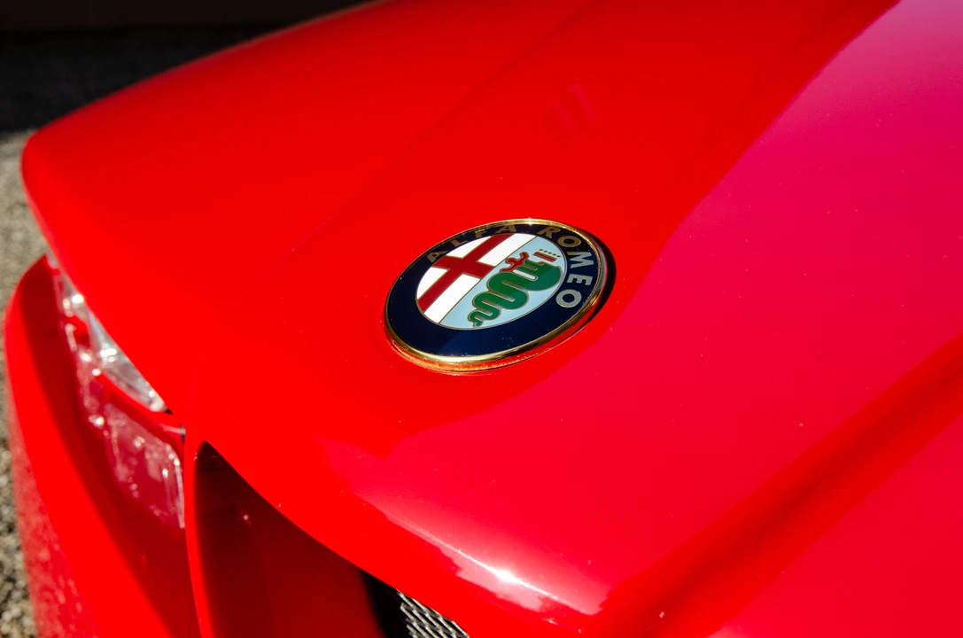 1996 Alfa Romeo SZ - Image 16 of 31
