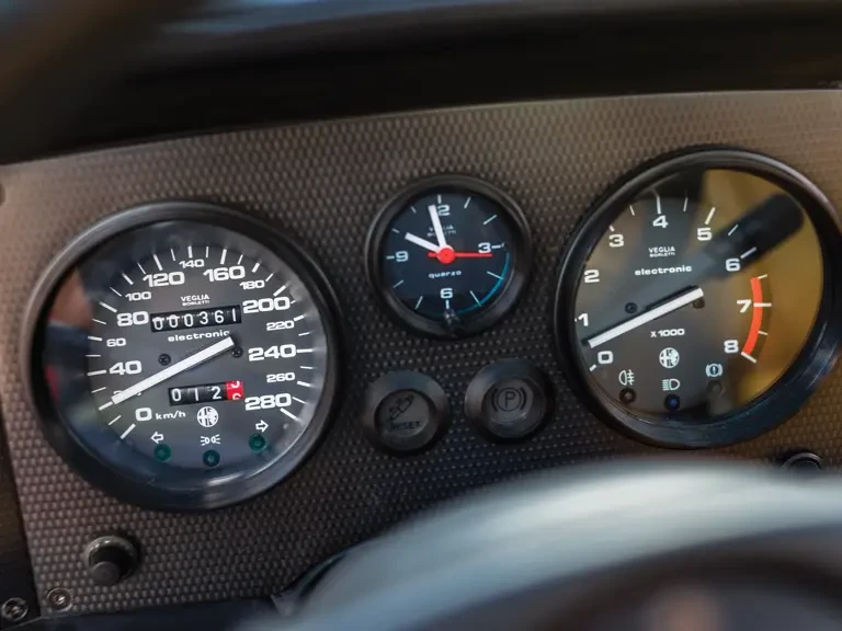 1990 Alfa Romeo SZ - Image 16 of 31
