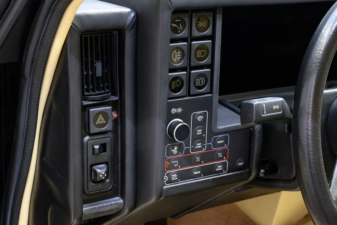 1990 Aston Martin Lagonda - Image 13 of 31