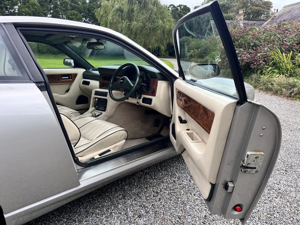 1990 Aston Martin Virage - Image 19 of 30
