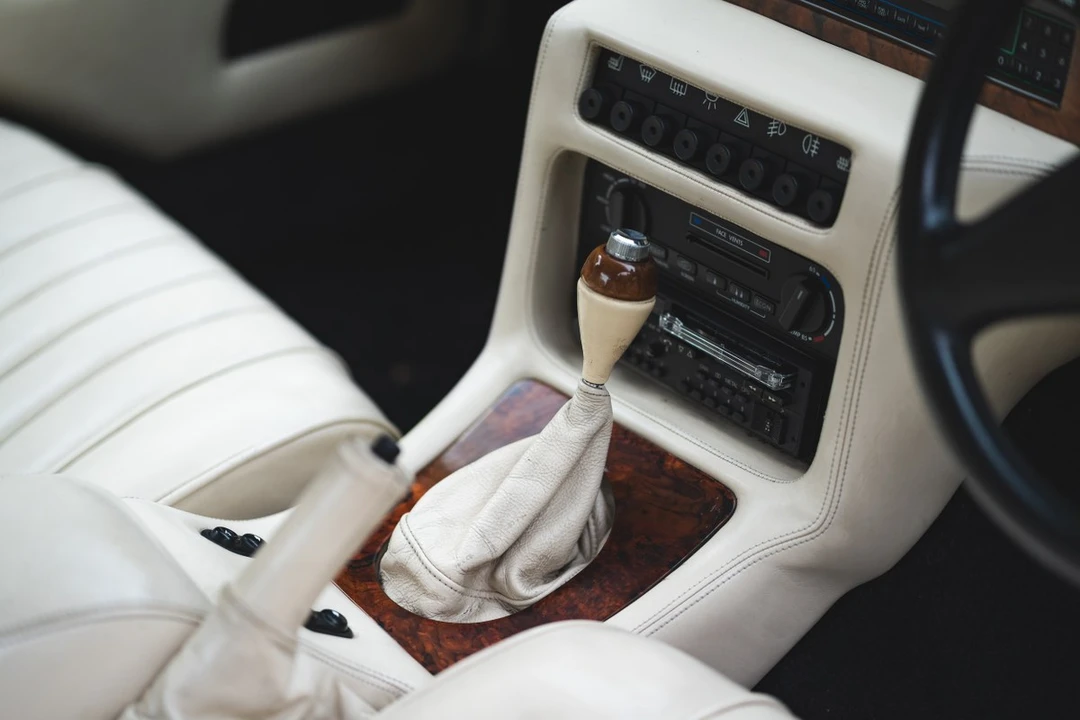 1990 Aston Martin Virage - Image 23 of 30