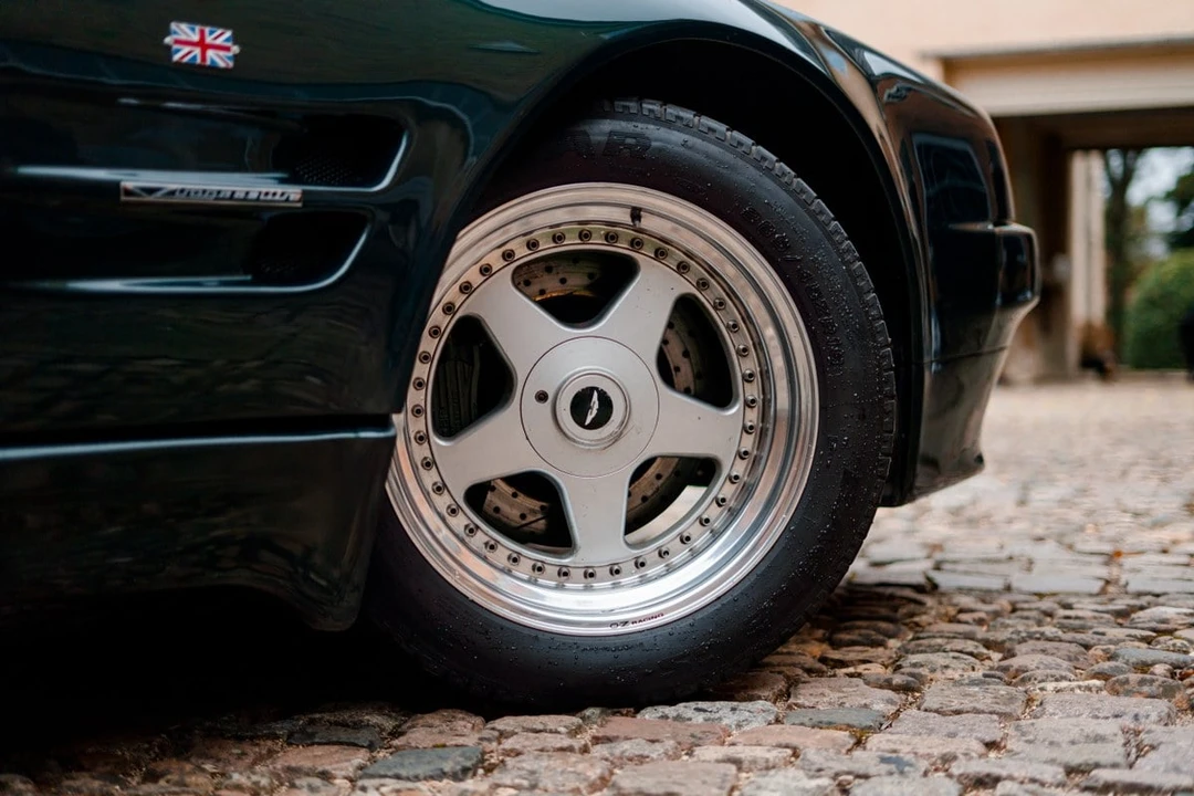 1990 Aston Martin Virage - Image 27 of 30