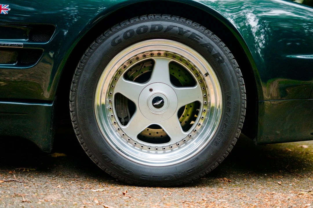 1990 Aston Martin Virage - Image 28 of 30