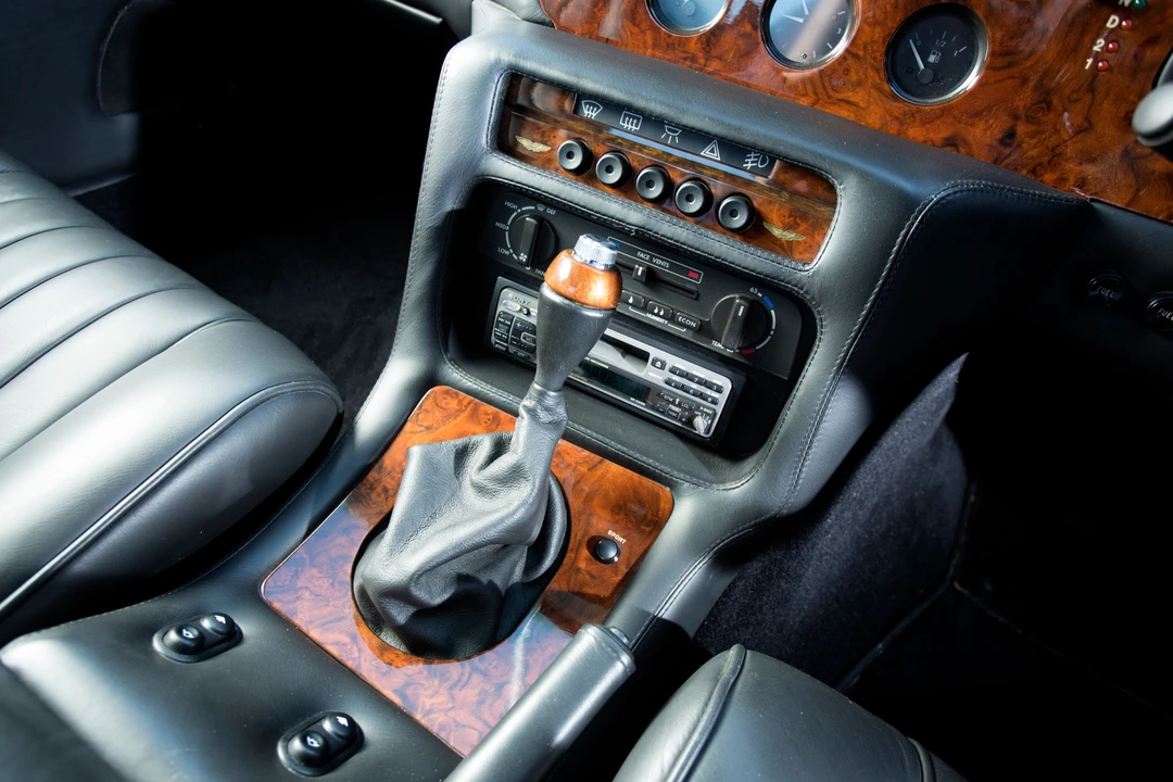 1990 Aston Martin Virage - Image 13 of 17