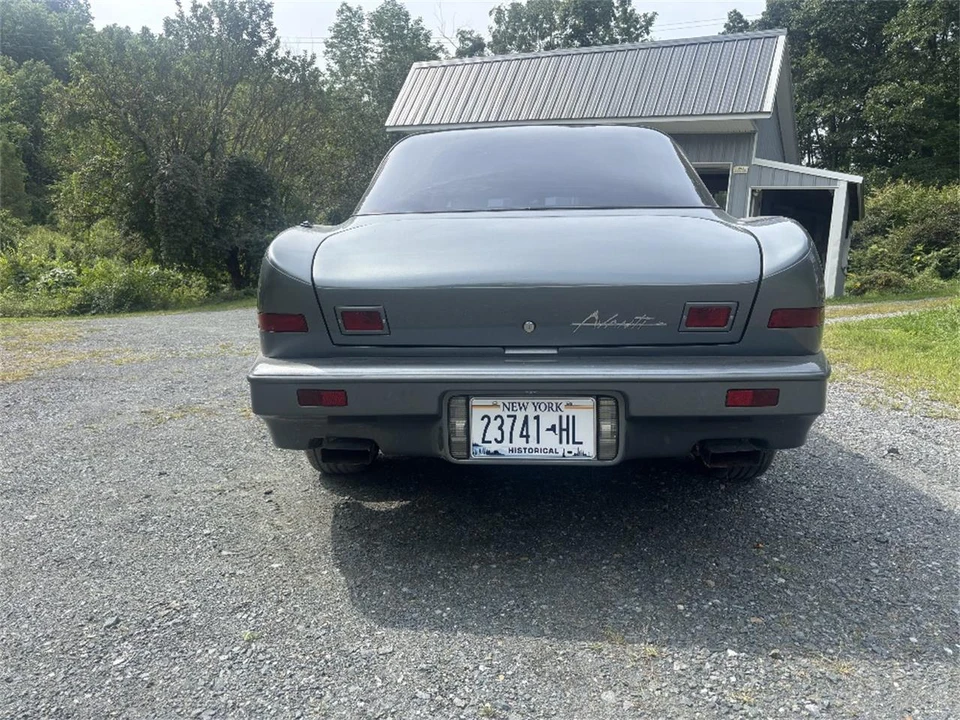 1990 - Image 7 of 31