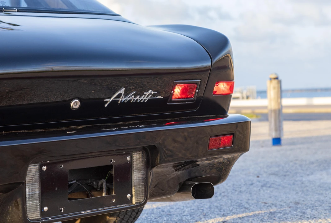 1990 Studebaker Avanti - Image 27 of 31