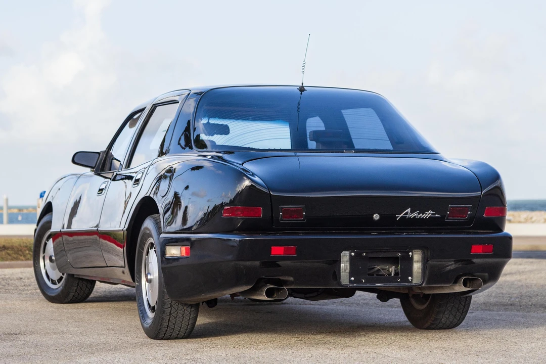 1990 Studebaker Avanti - Image 4 of 31