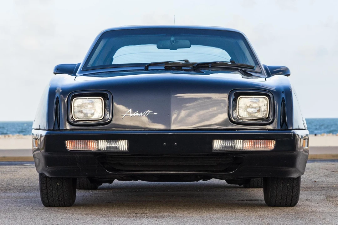 1990 Studebaker Avanti - Image 2 of 31