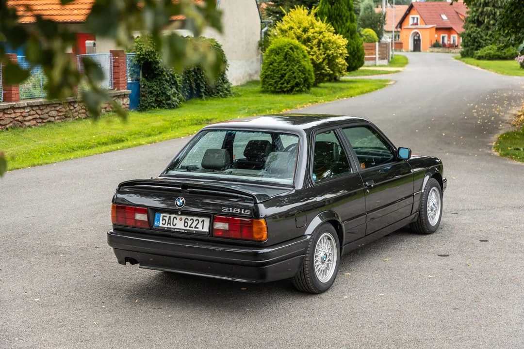 1990 BMW E30 3 Series - Image 11 of 30