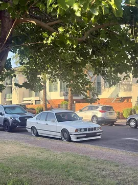 1990 BMW 5 Series 525i Sedan 4D