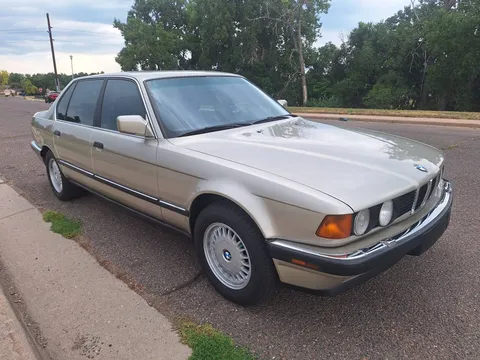1990 BMW 735 iL E32 Luxury Sedan
