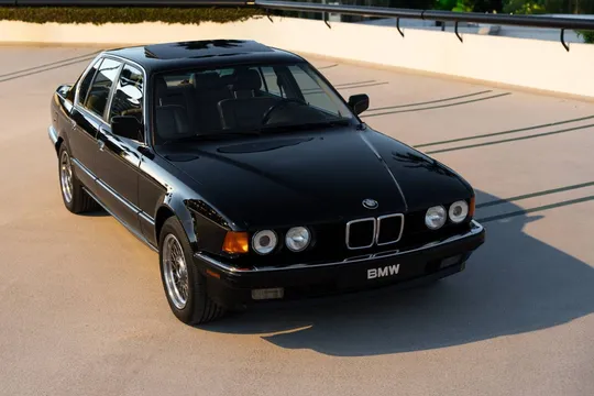 1990 BMW 735i (E32)