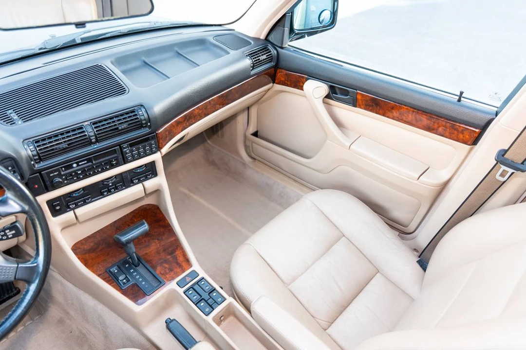 1990 BMW E32 7 Series - Image 13 of 23