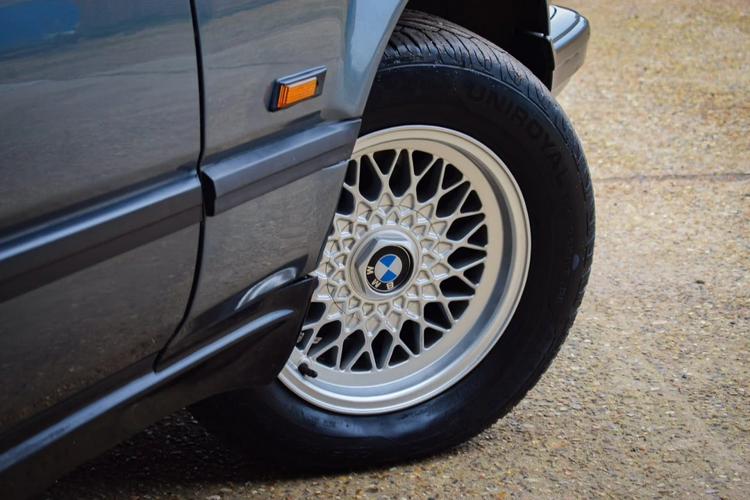 1990 BMW E32 7 Series - Image 10 of 30