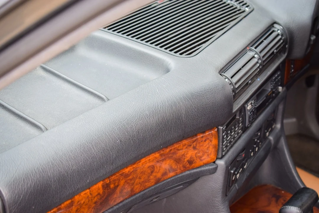 1990 BMW E32 7 Series - Image 28 of 30