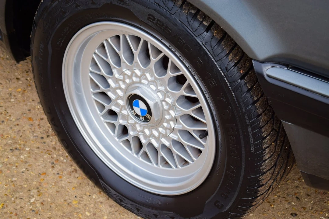 1990 BMW E32 7 Series - Image 12 of 30
