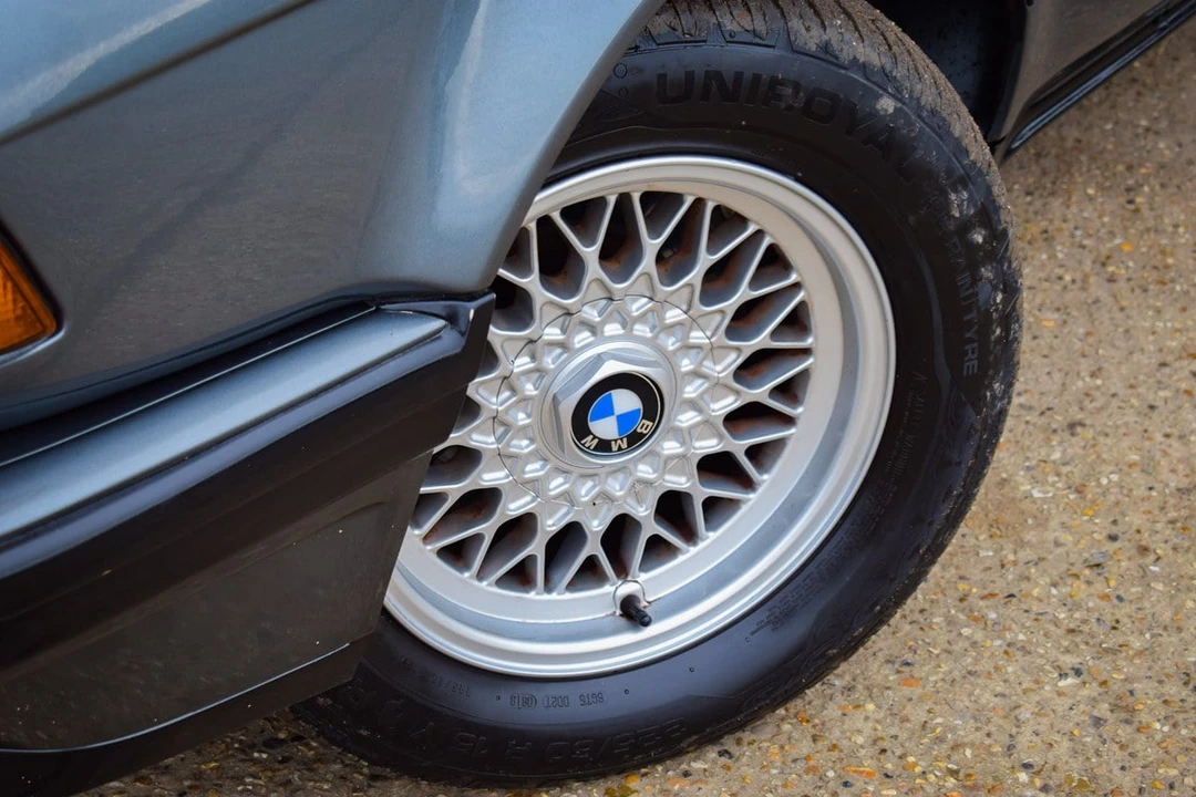 1990 BMW E32 7 Series - Image 11 of 30