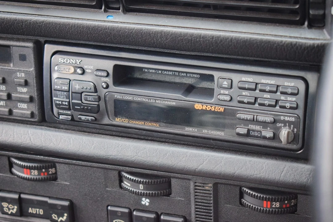 1990 BMW E32 7 Series - Image 25 of 30
