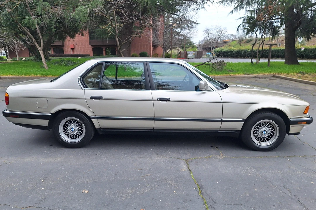 1990 BMW E32 7 Series - Image 3 of 31