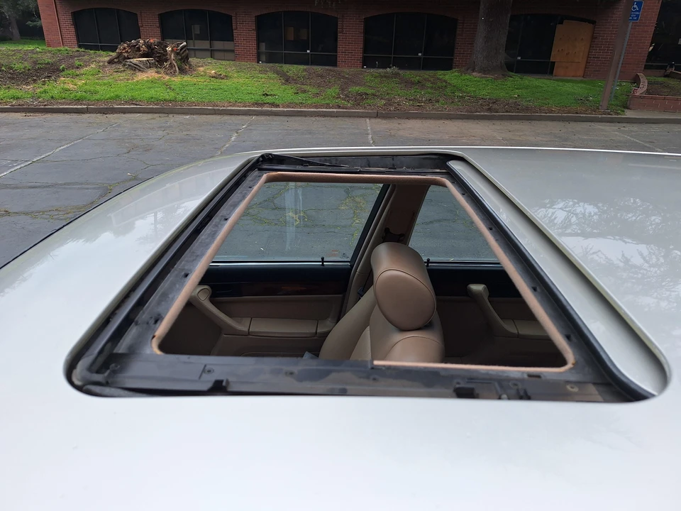 1990 BMW E32 7 Series - Image 22 of 31