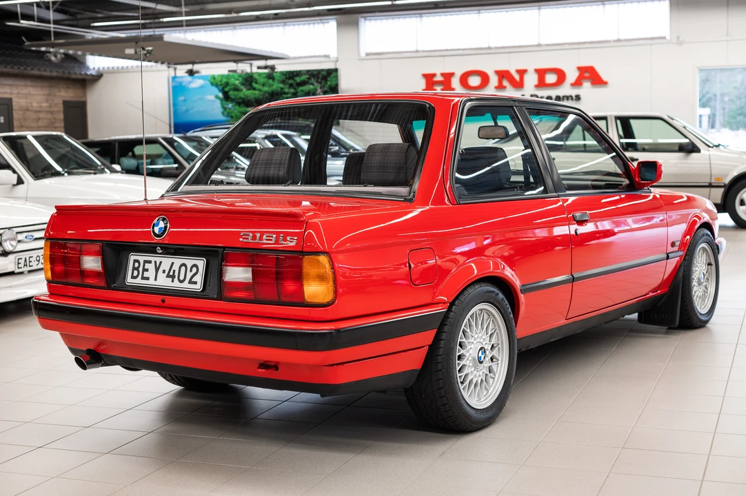 1990 BMW E30 3 Series - Image 15 of 31