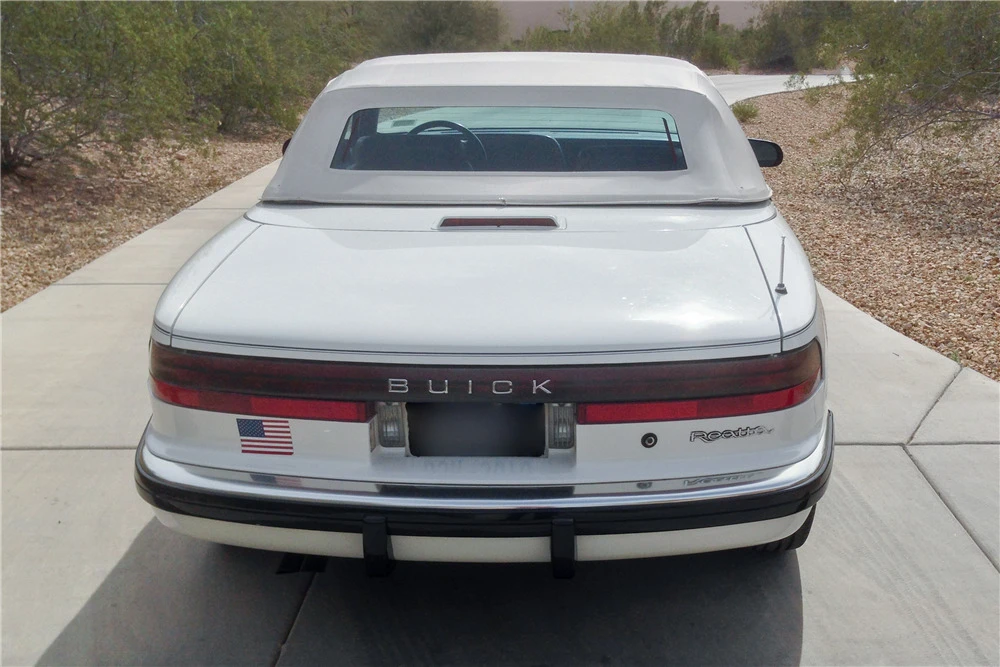 1990 Buick Reatta - Image 3 of 4