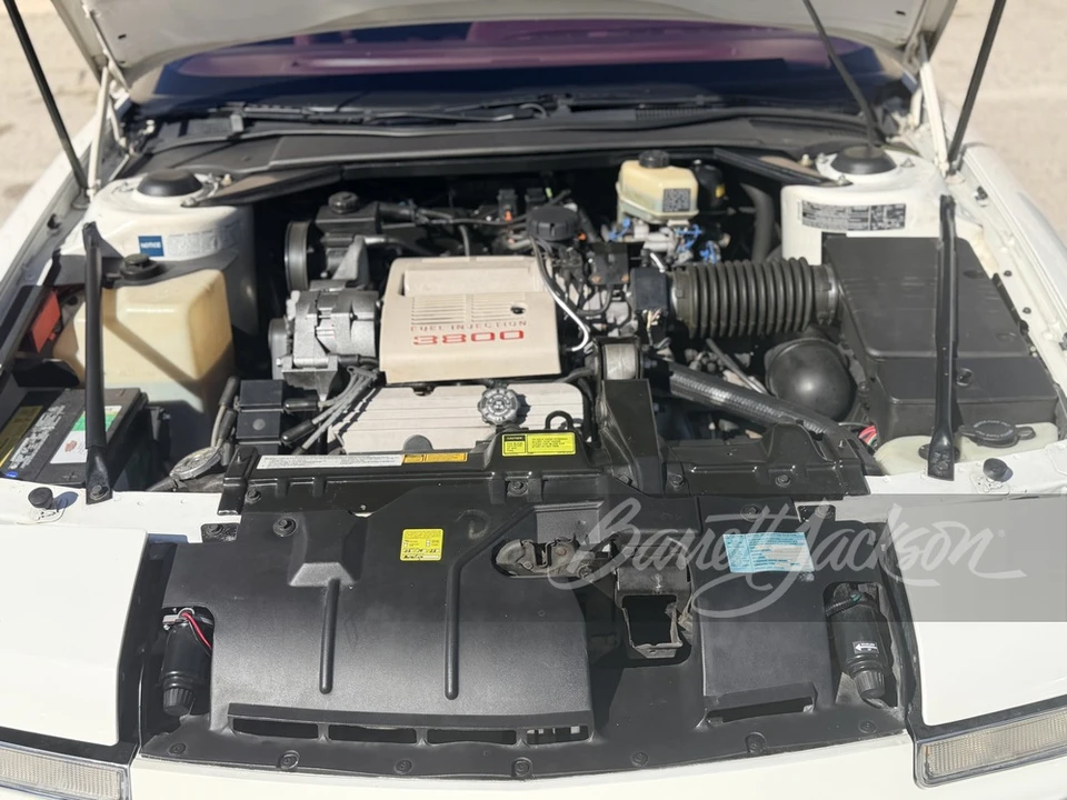1990 Buick Reatta - Image 5 of 10