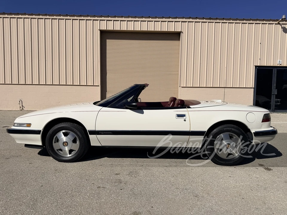 1990 Buick Reatta - Image 10 of 10