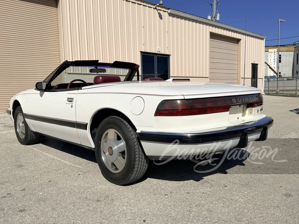 1990 Buick Reatta - Image 4 of 10