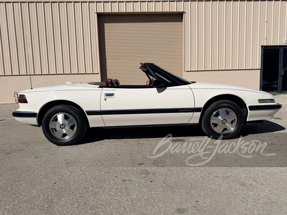 1990 Buick Reatta - Image 7 of 10