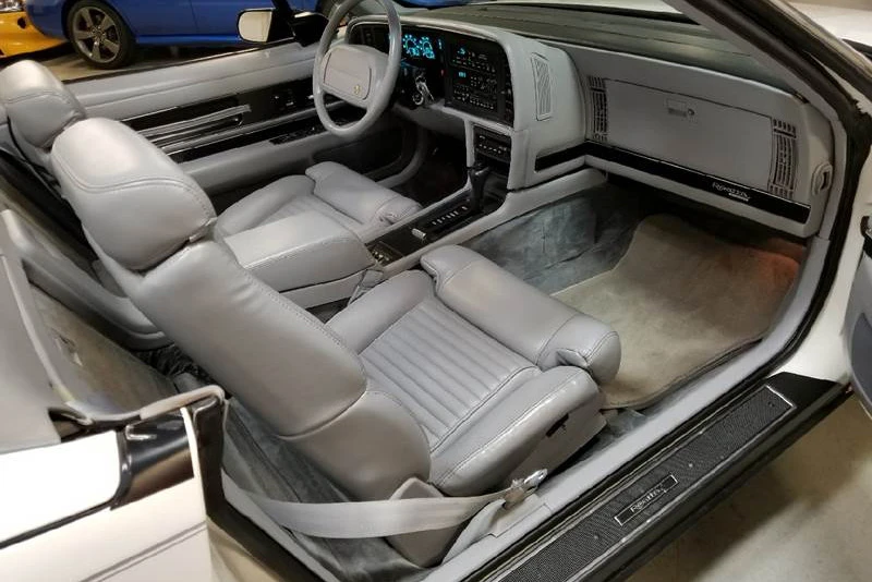 1990 Buick Reatta - Image 4 of 5
