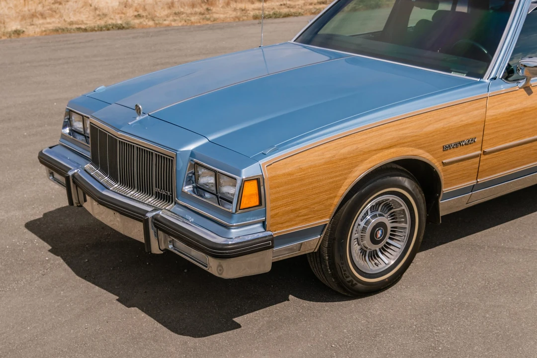 1990 Buick LeSabre - Image 23 of 31