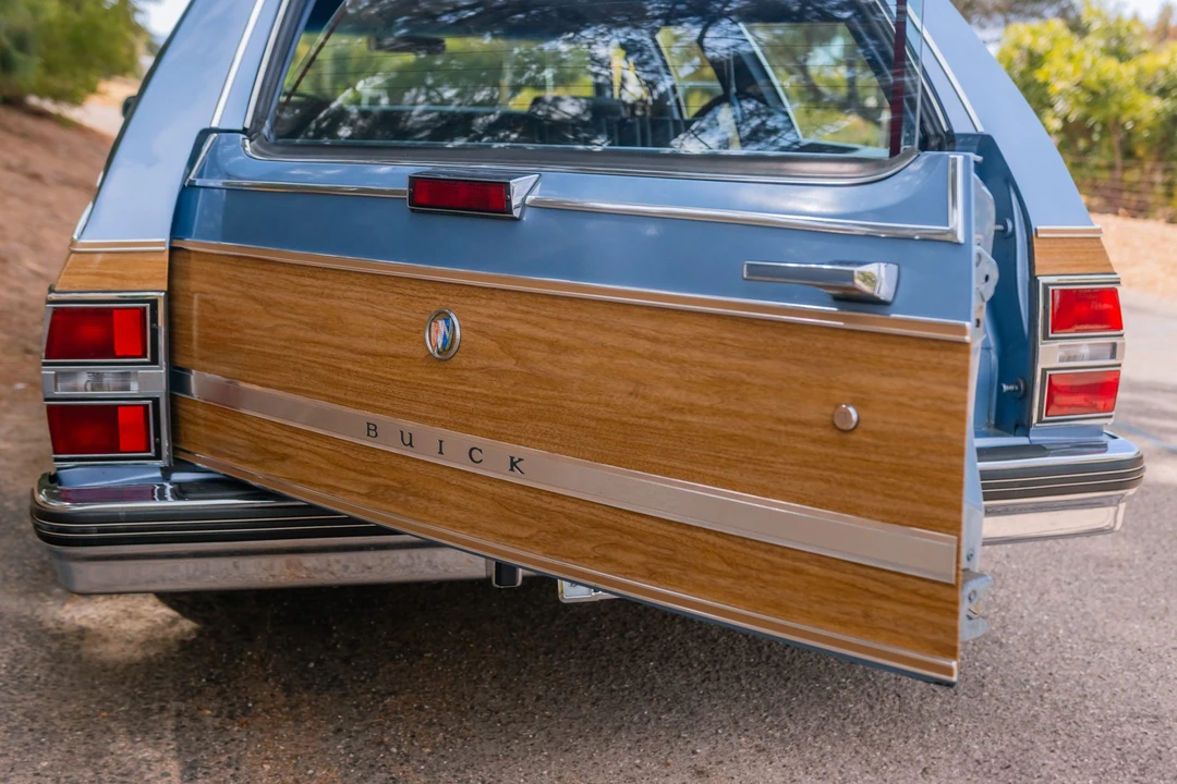 1990 Buick LeSabre - Image 26 of 31