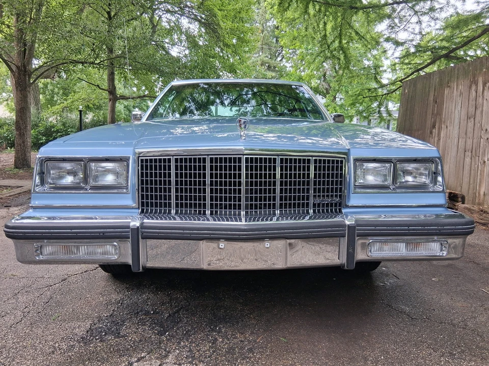 1990 Buick Roadmaster - Image 3 of 31