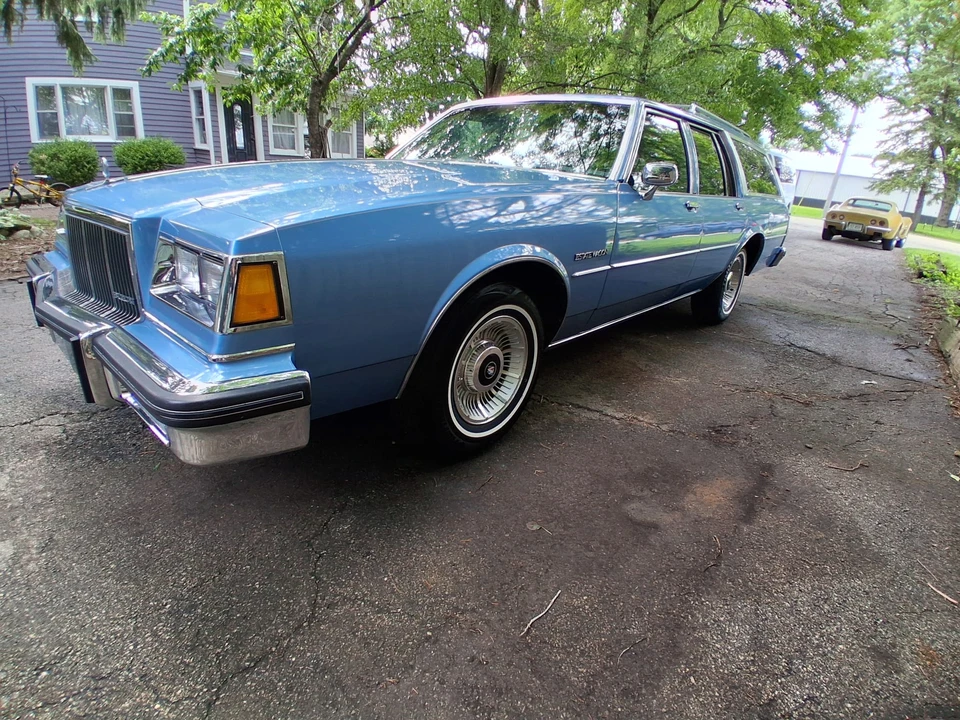 1990 Buick Roadmaster - Image 2 of 31