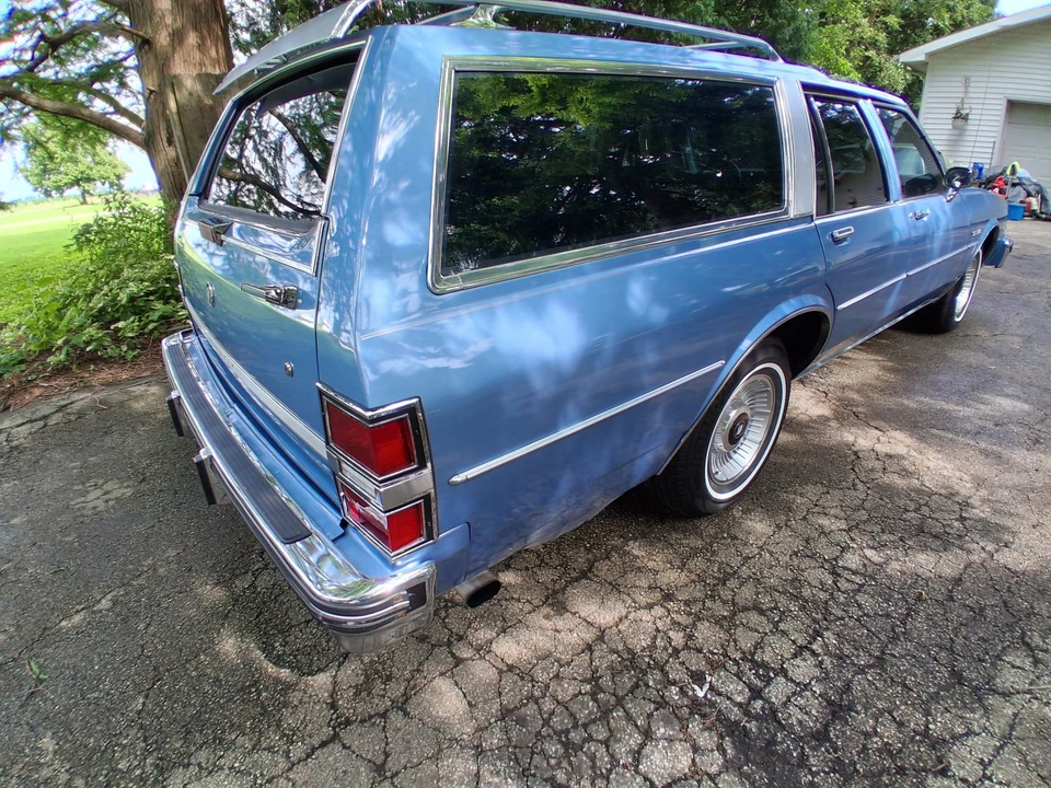 1990 Buick Roadmaster - Image 9 of 31