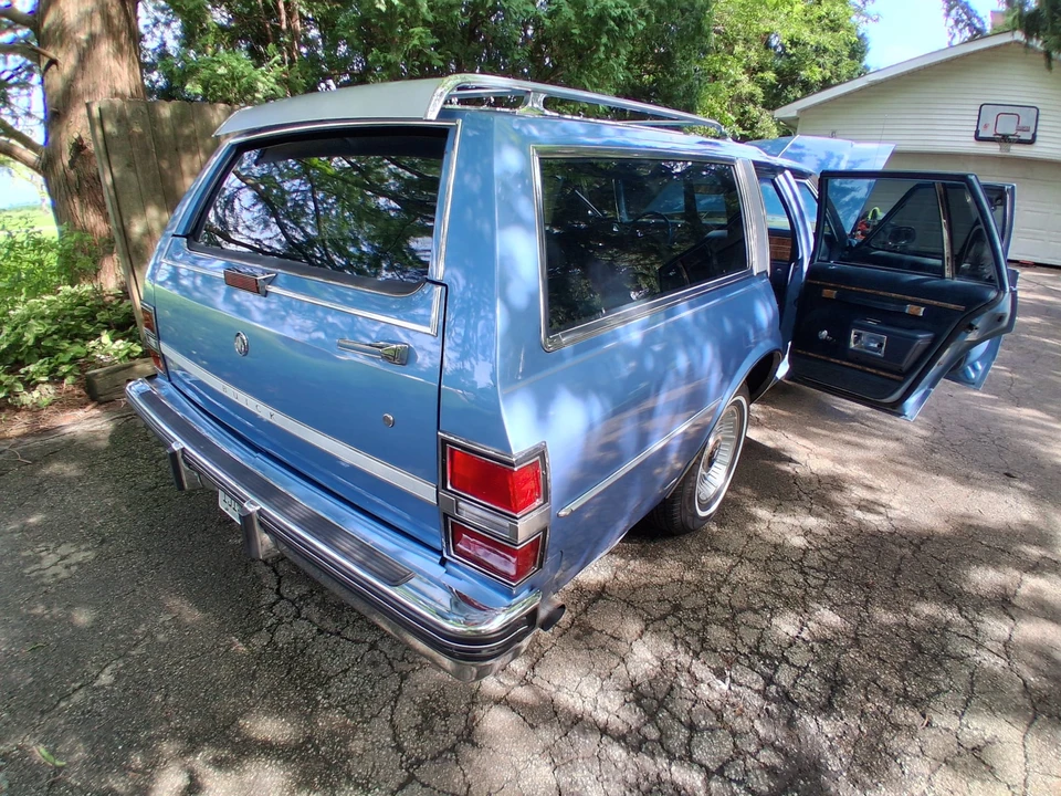 1990 Buick Roadmaster - Image 8 of 31